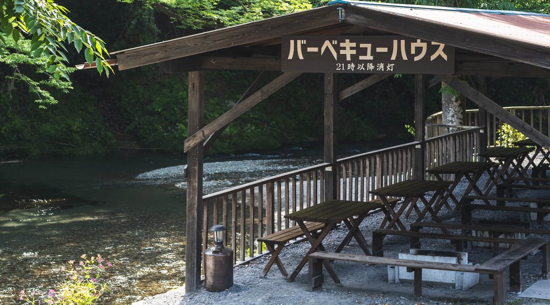 名栗川のほとりのバーベキューハウス